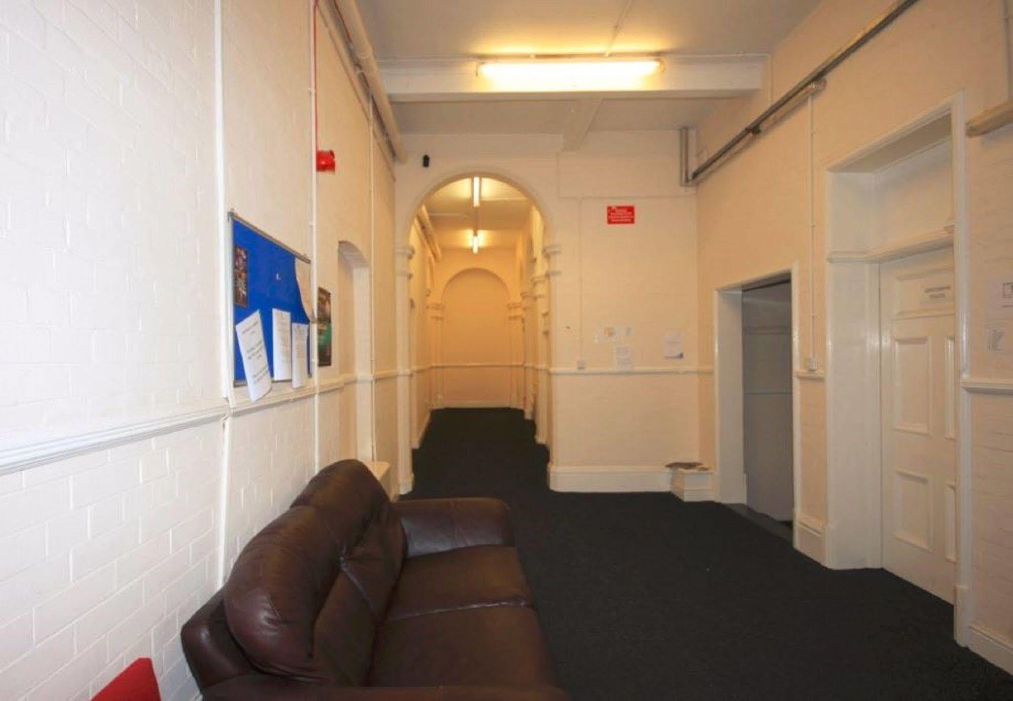 Bridgewood House Hotel Stafford Buitenkant foto